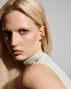 JVE89GSP23_contexto1 - Vida Pave Ear Cuff.webp